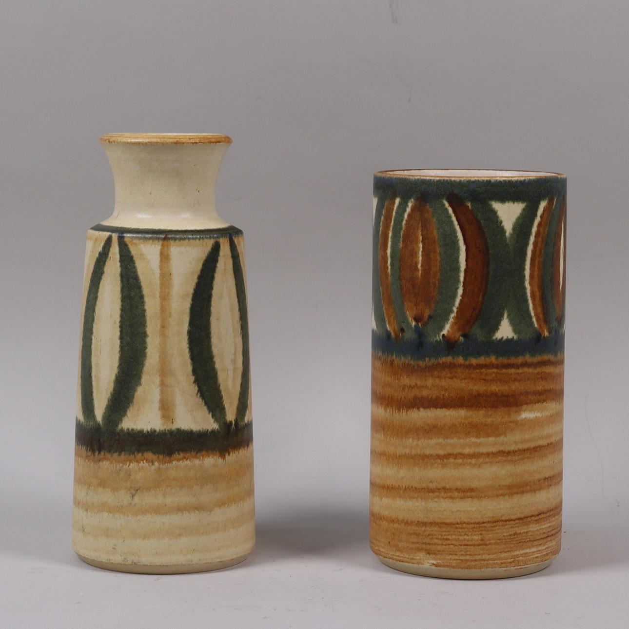 MICHAEL ANDERSEN & SÖNER, Bornholm, Dinamarca, jarrones de gres, 2 piezas.