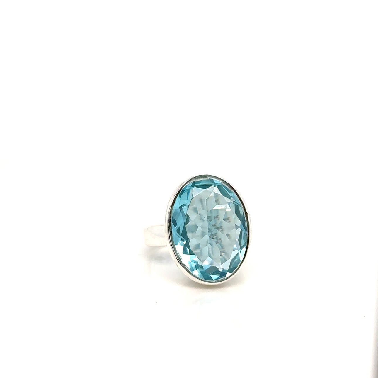 TOPAZ RING in silver with large light blue topaz.