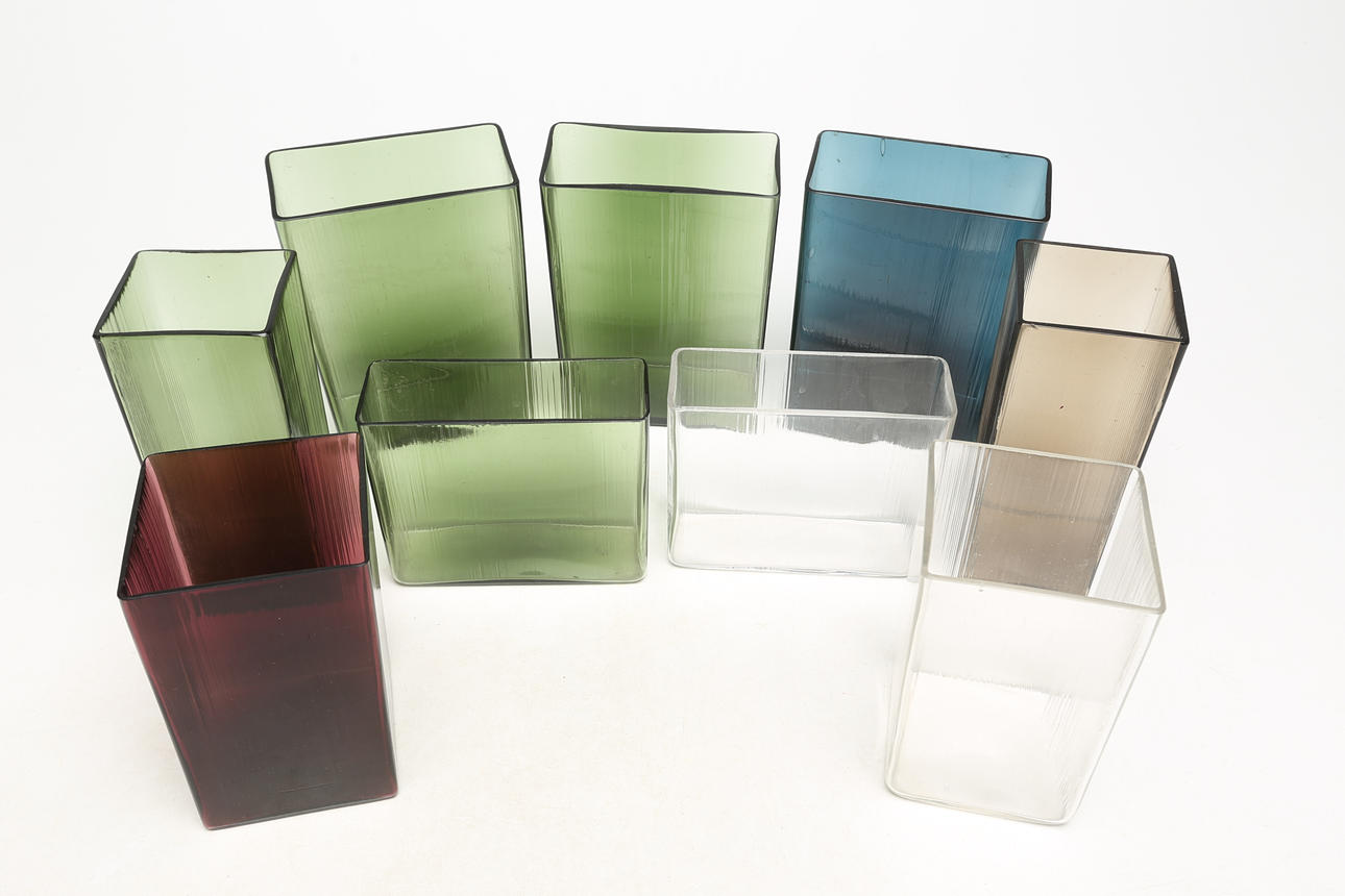 A set of 9 glass vases, Gullaskruf.