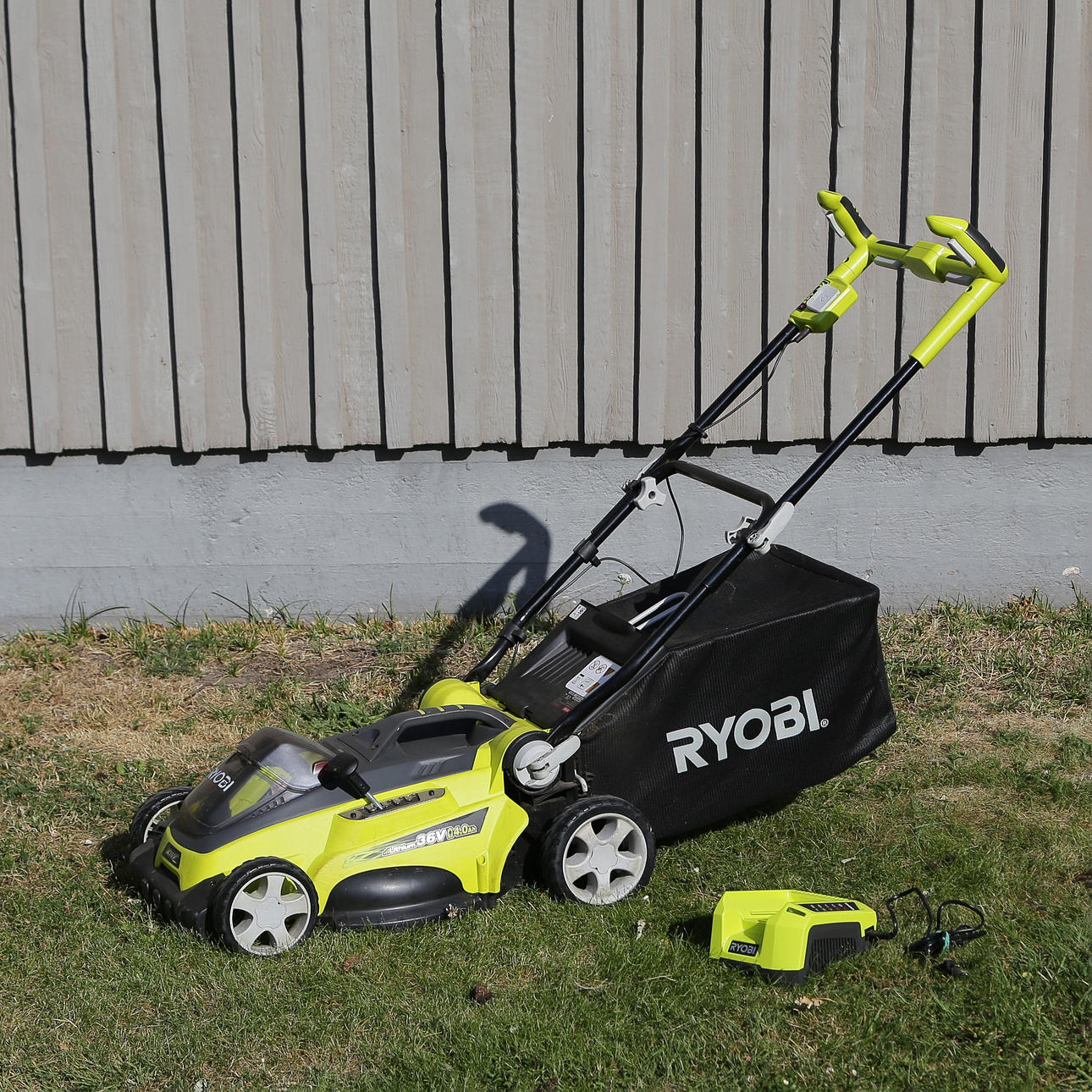 RYOBI LAWN MOWER, RLM36X40L.