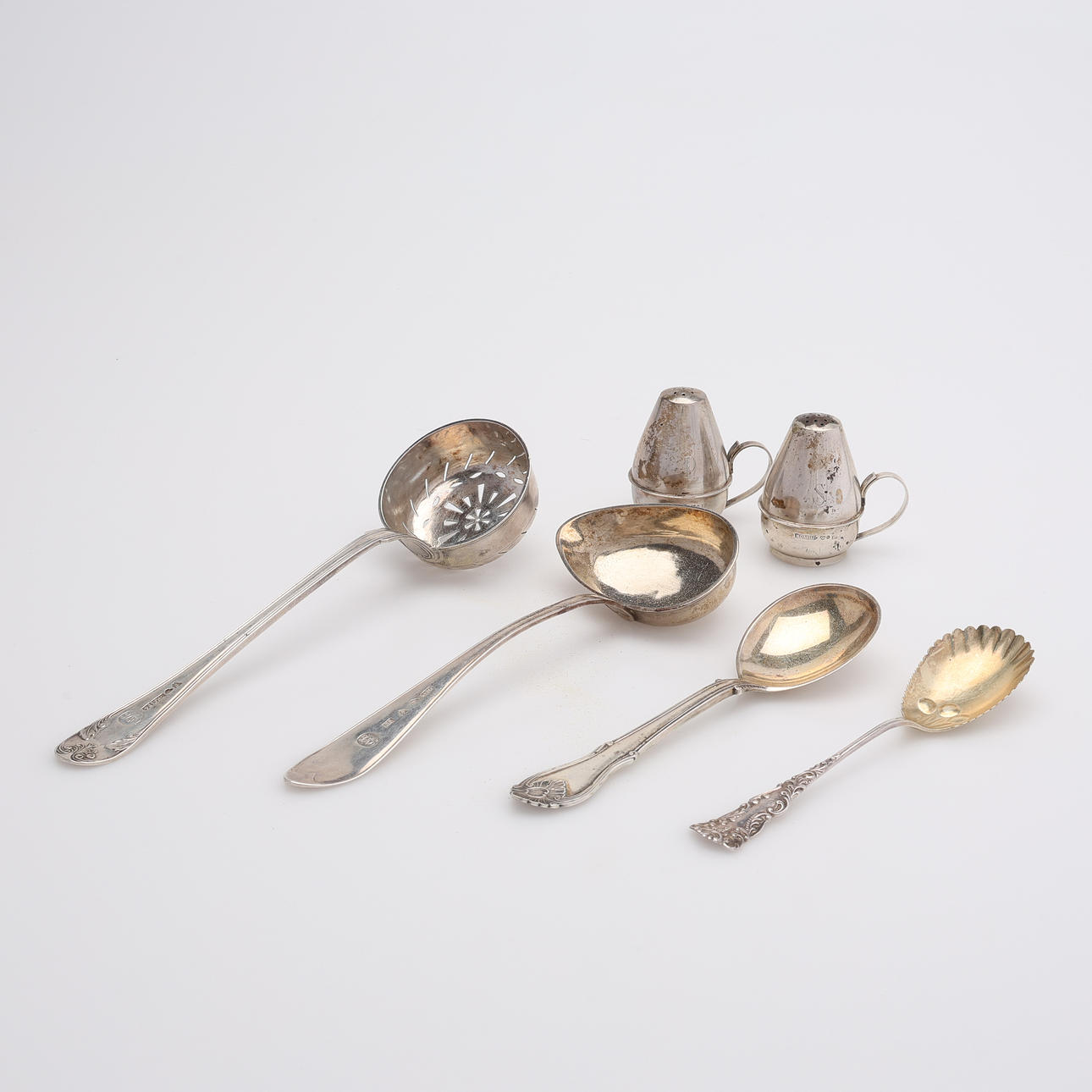 ASSORTED SPOONS & SPRINKLERS, 6 PIECES, SILVER, TOTAL Approx. 200g.
