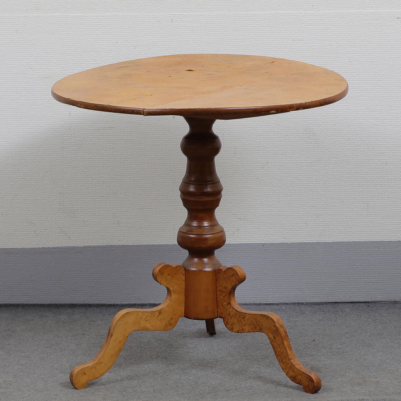 MESA PLEGABLE, ABEDUL MASUR, SIGLO XIX.