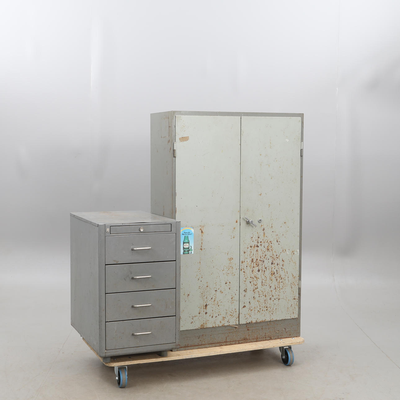 TOOL CABINETS and drawers, metal.