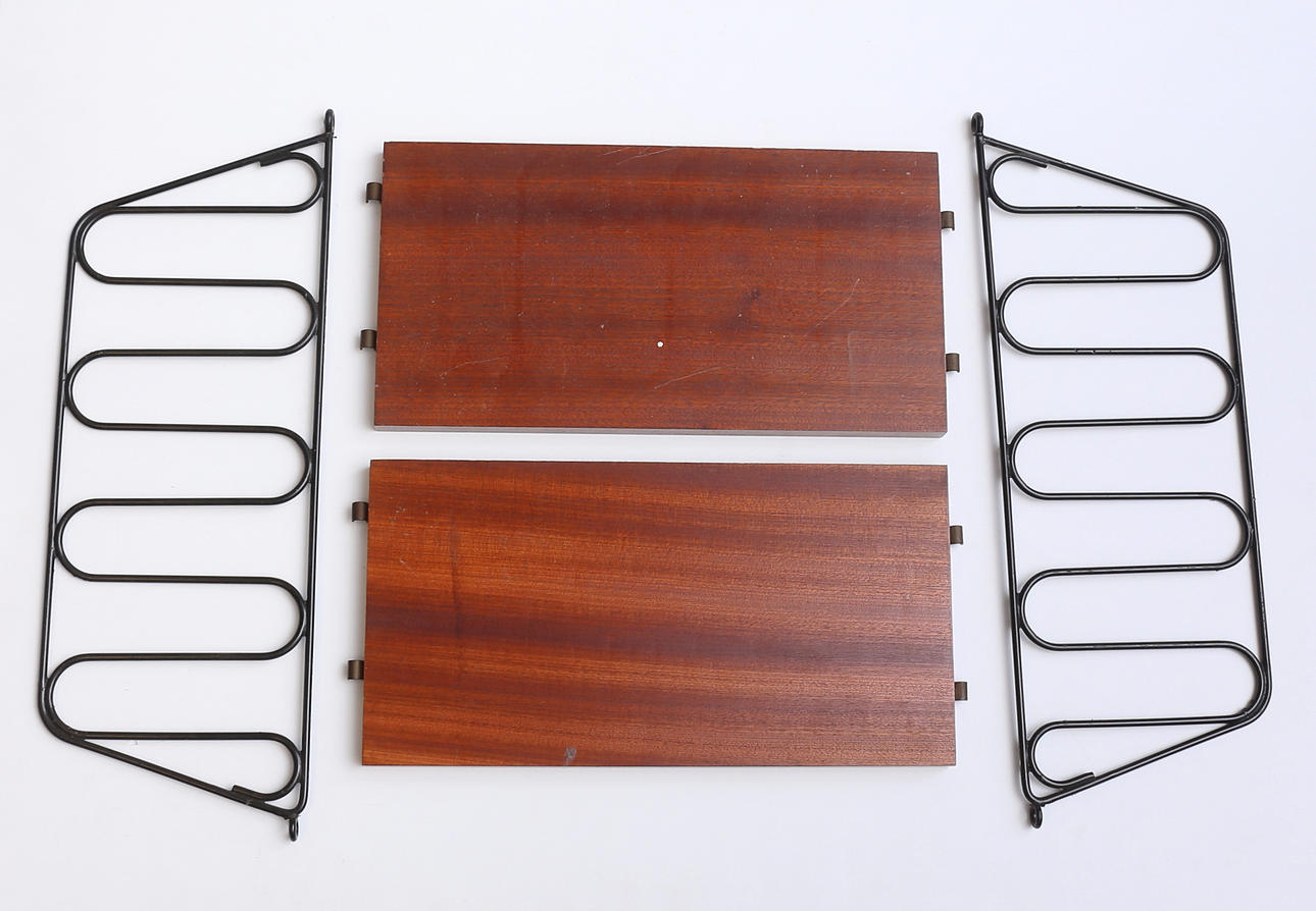 A string shelf, 2 shelves, 20th century.