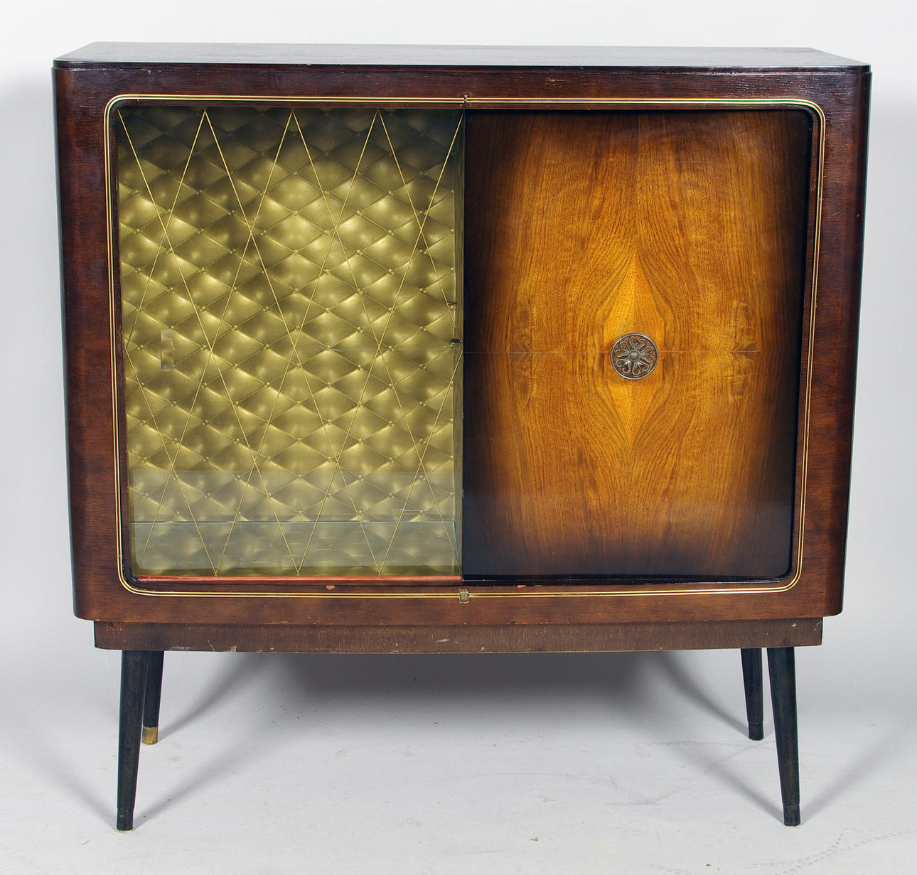 BARSKÅP, 40/50-tal, mahogny med tygklädsel.