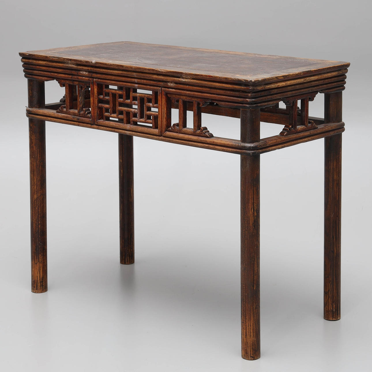 A Chinese table with openwork decor, early 20th century.