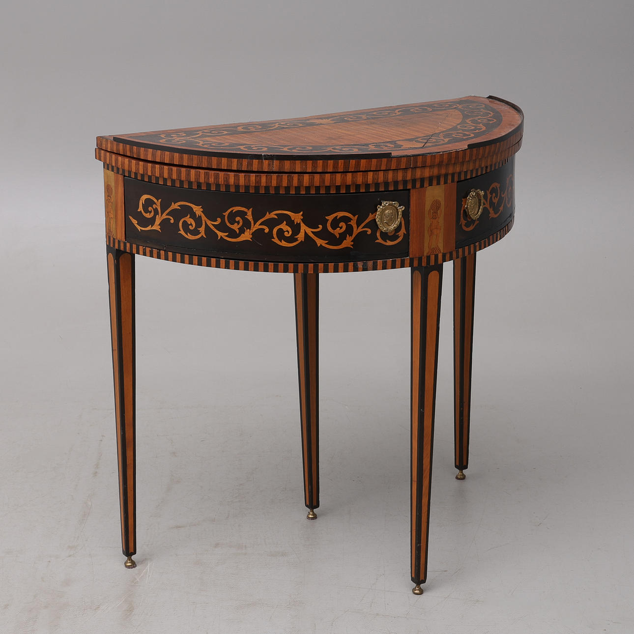 GUSTAVIAN STYLE GAMING TABLE.