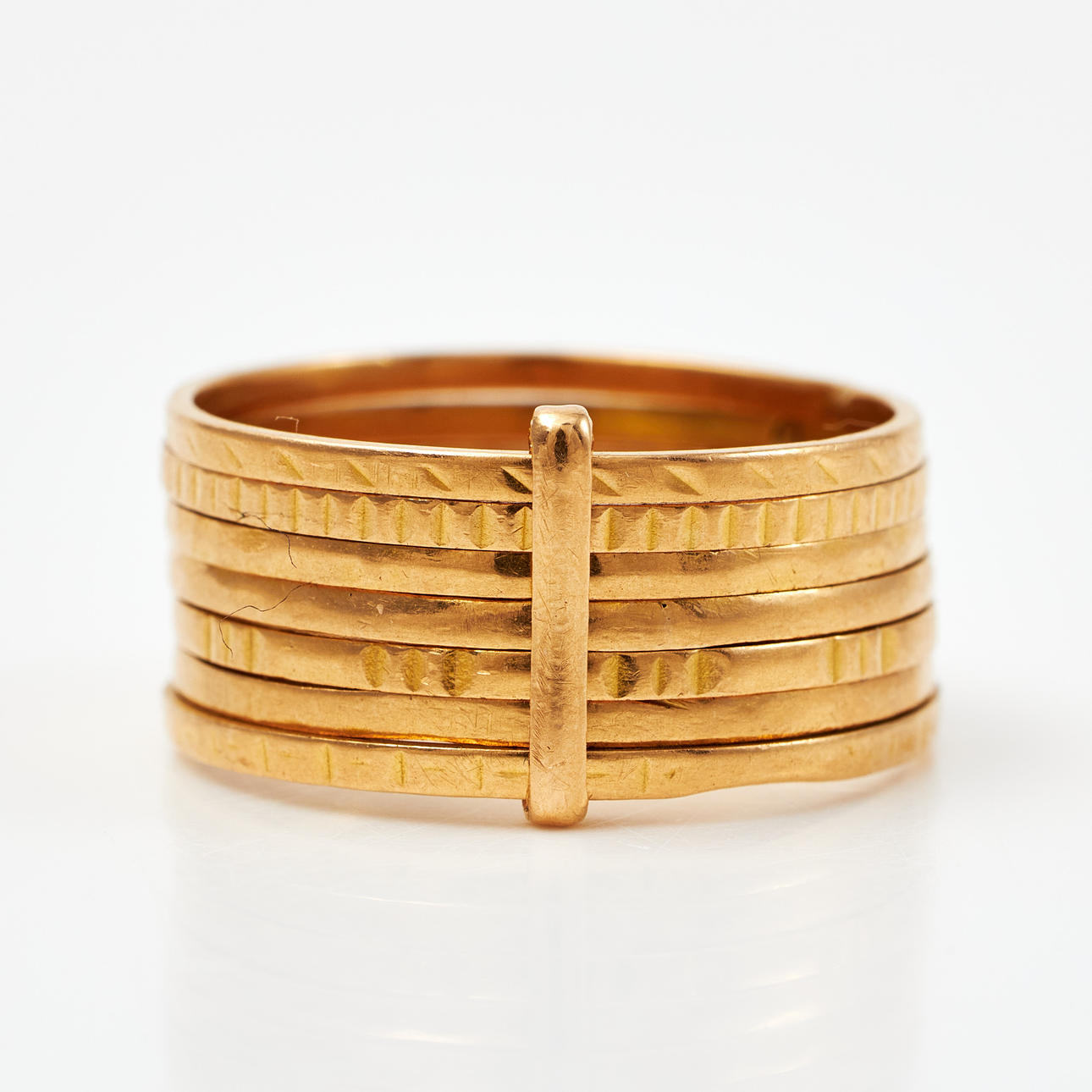 RING, 18k gold, foreign stamps.