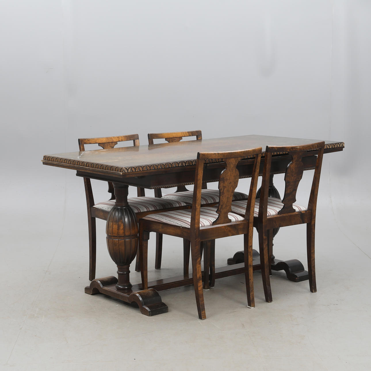 A 5-piece dining room group, 1930s/40s.