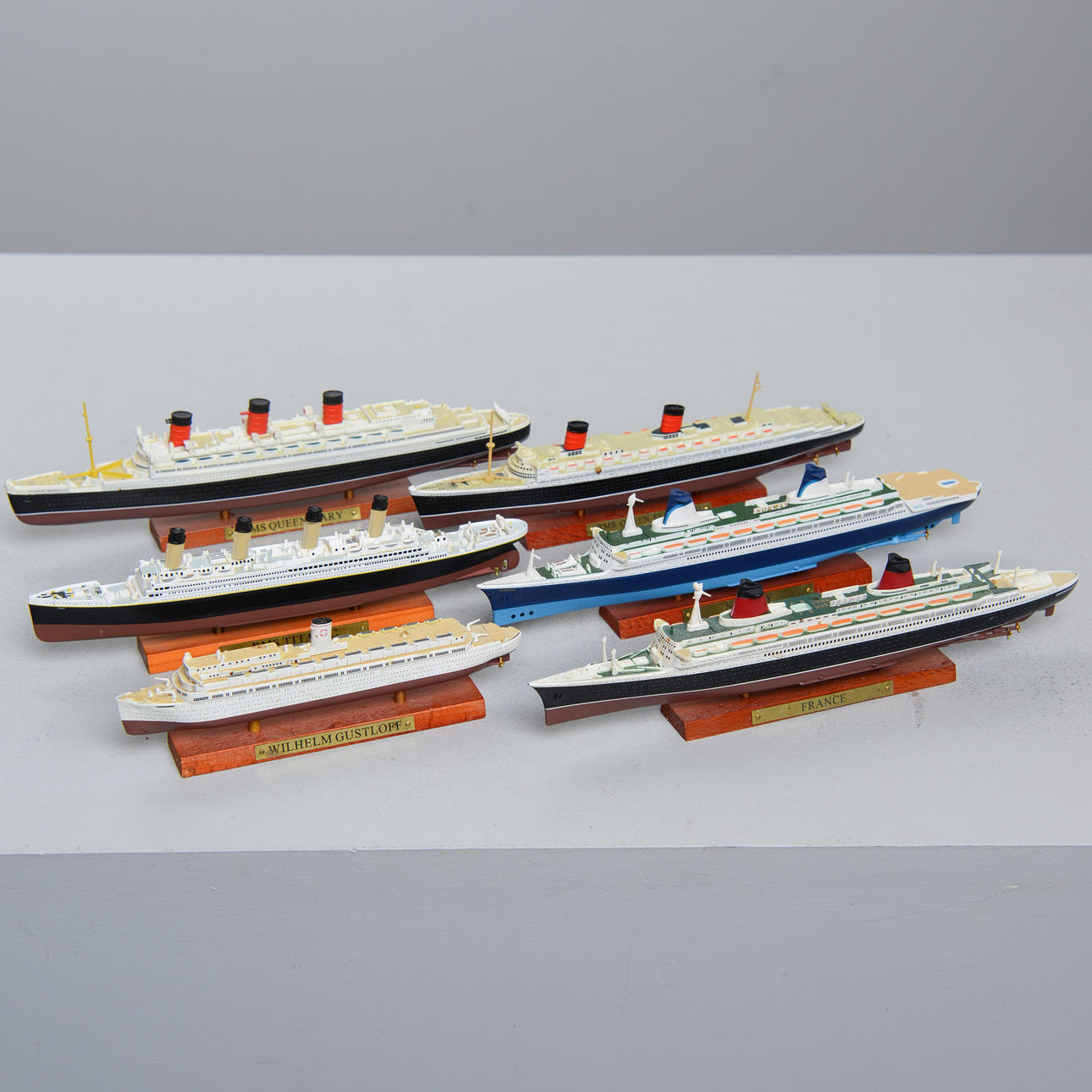 MODELLBOOTE, 6 Stück, Kunststoff, inklusive RMS Titanic.