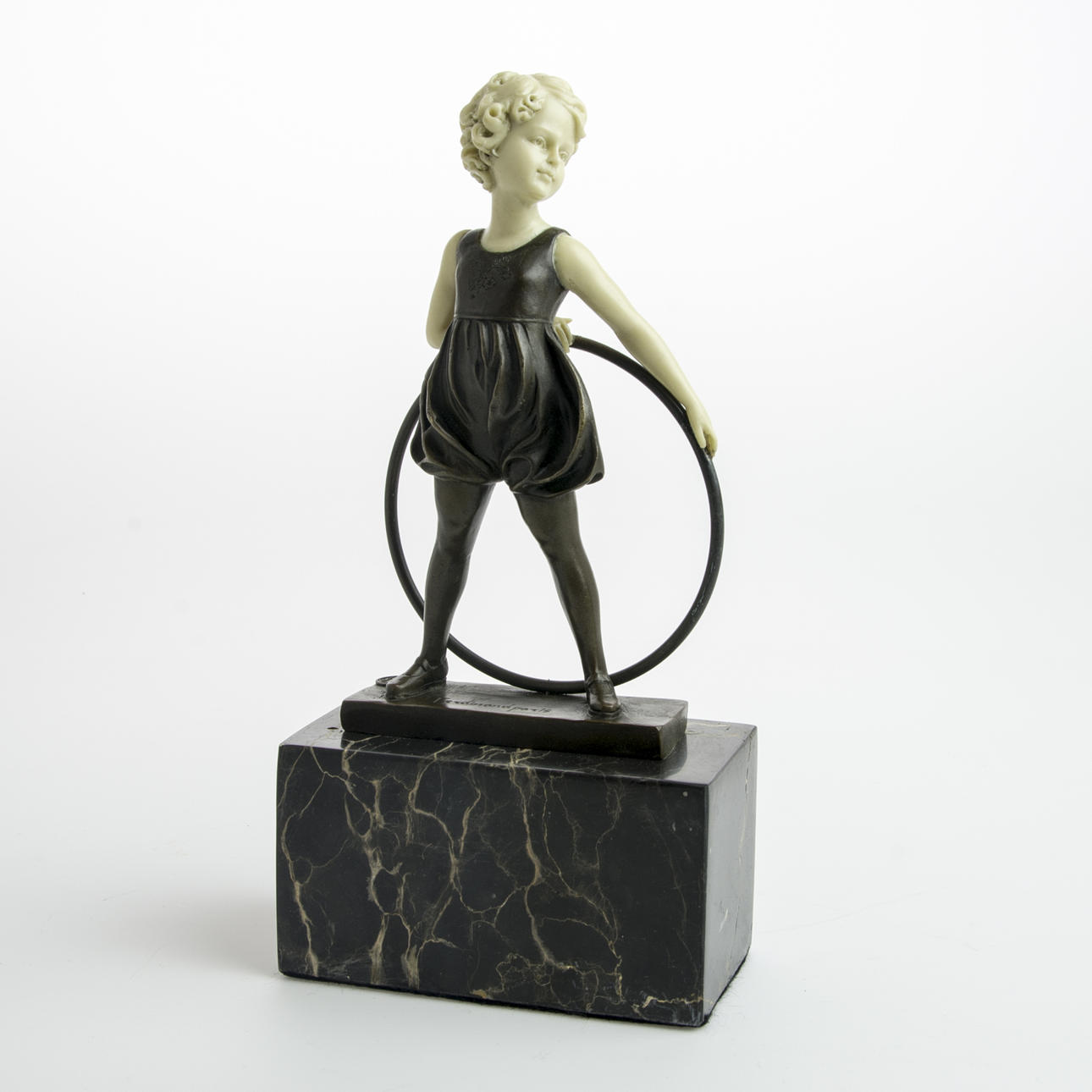 SKULPTUR, brons och konstmassa på stensockel, efter Ferdinand Preiss.