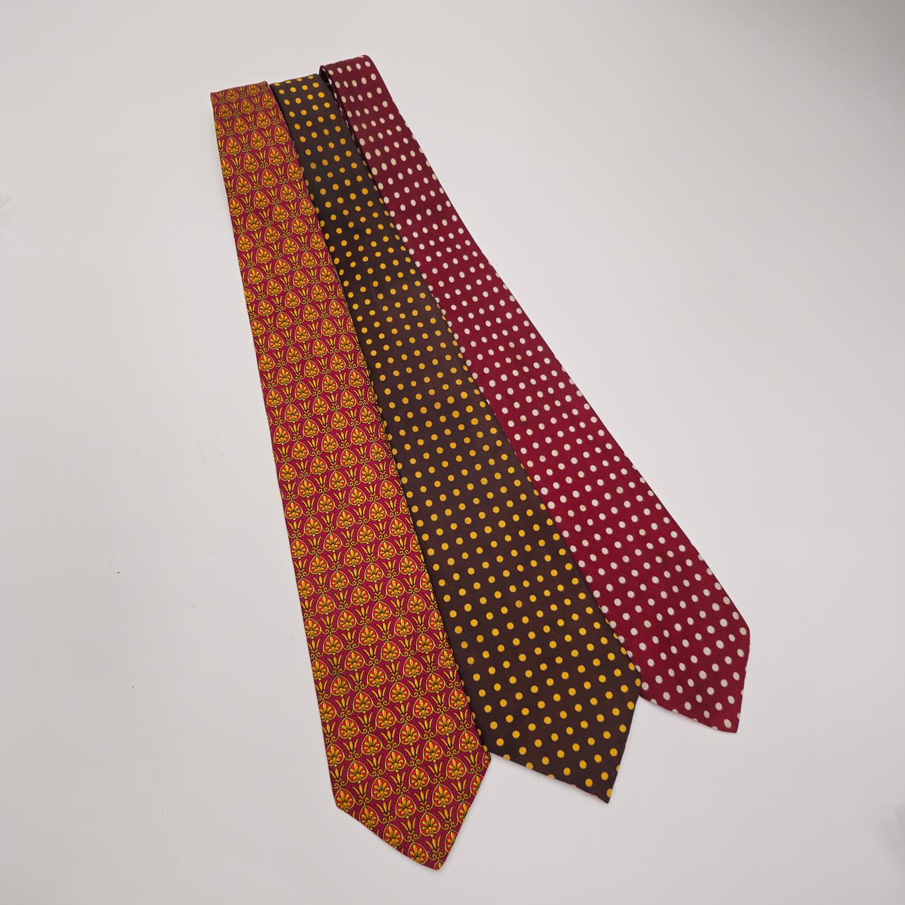 3 SILK TIES. VERSACE, DELOFEU, FARRERAS.