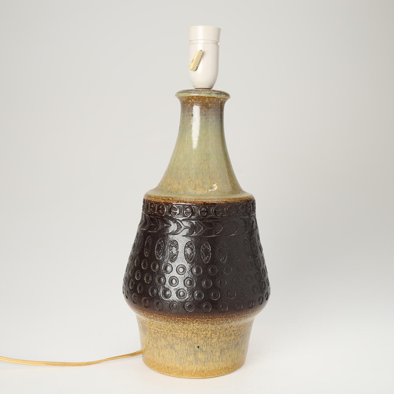 GERD HIORT PETERSEN (1937-). Table lamp in glazed stoneware with relief pattern, SØHOLM, Denmark, second half of the 20th century.