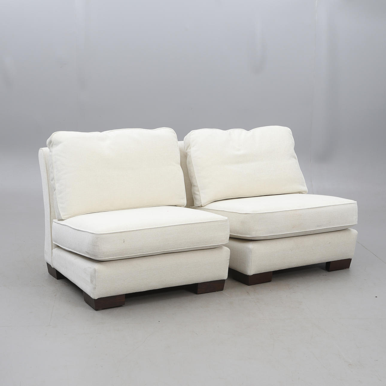 Ein Paar Hemtex-Sessel „Olivia“.