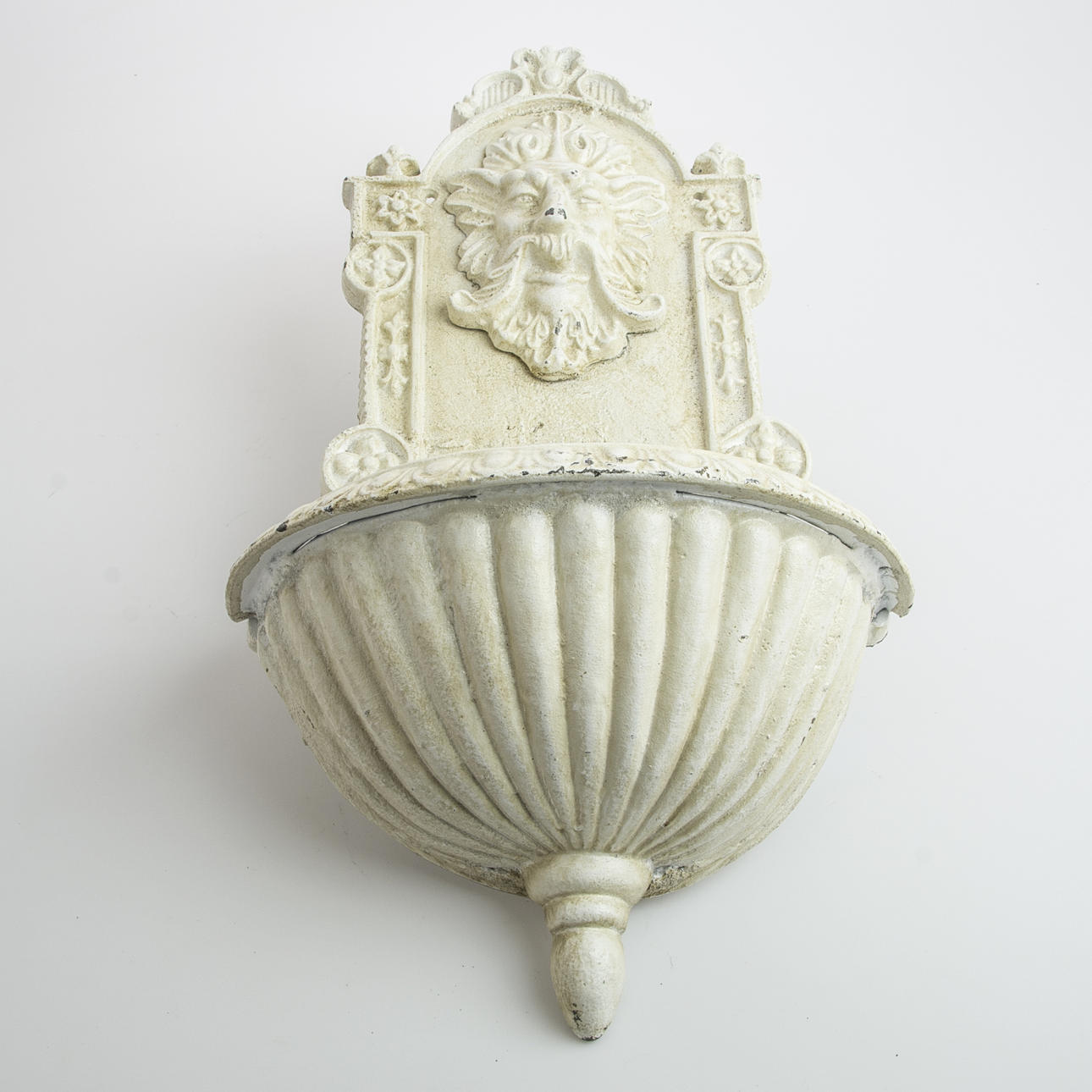 VÄGGFONTÄN, målad gjutjärn, samtida.