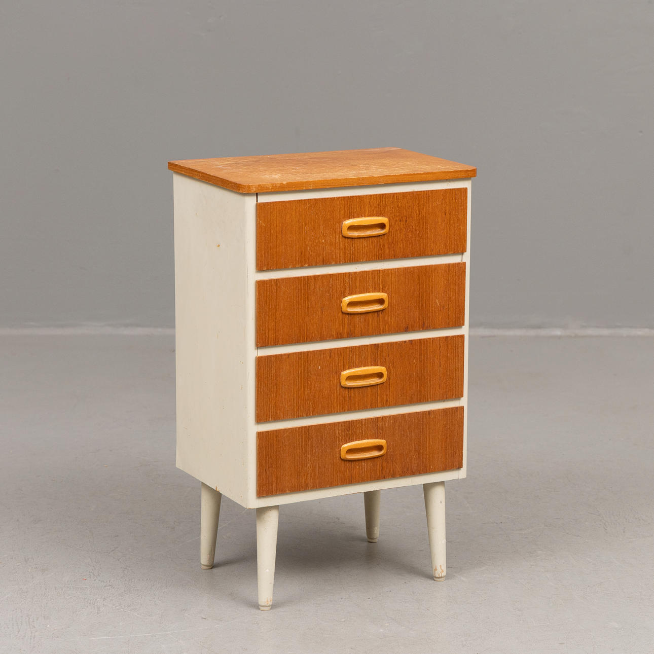 SMALL Chest of drawers, drawer fronts and top of teak, second half of the 20th century.