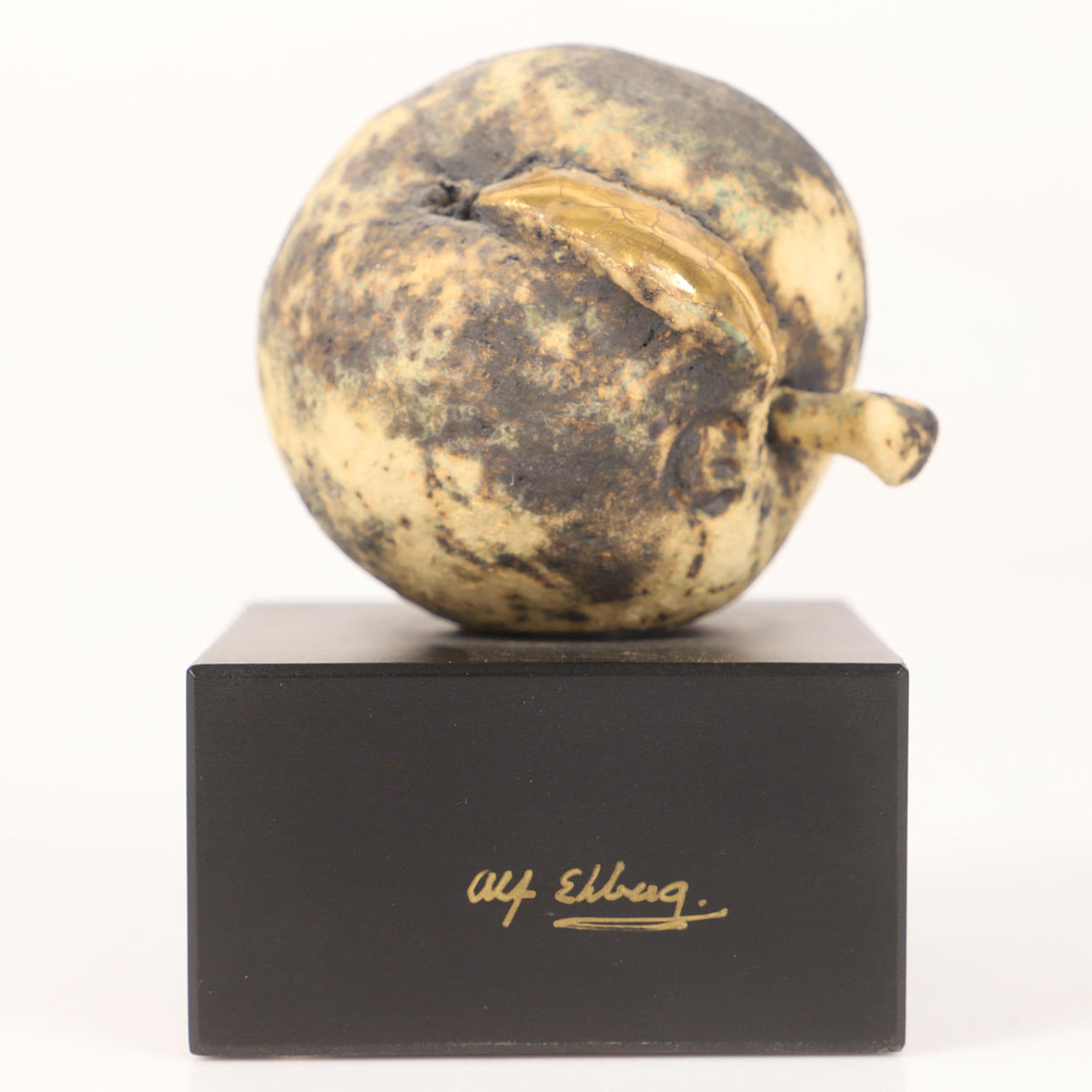 ELF EKBERG. Sculpture, apple, ceramic, signed.