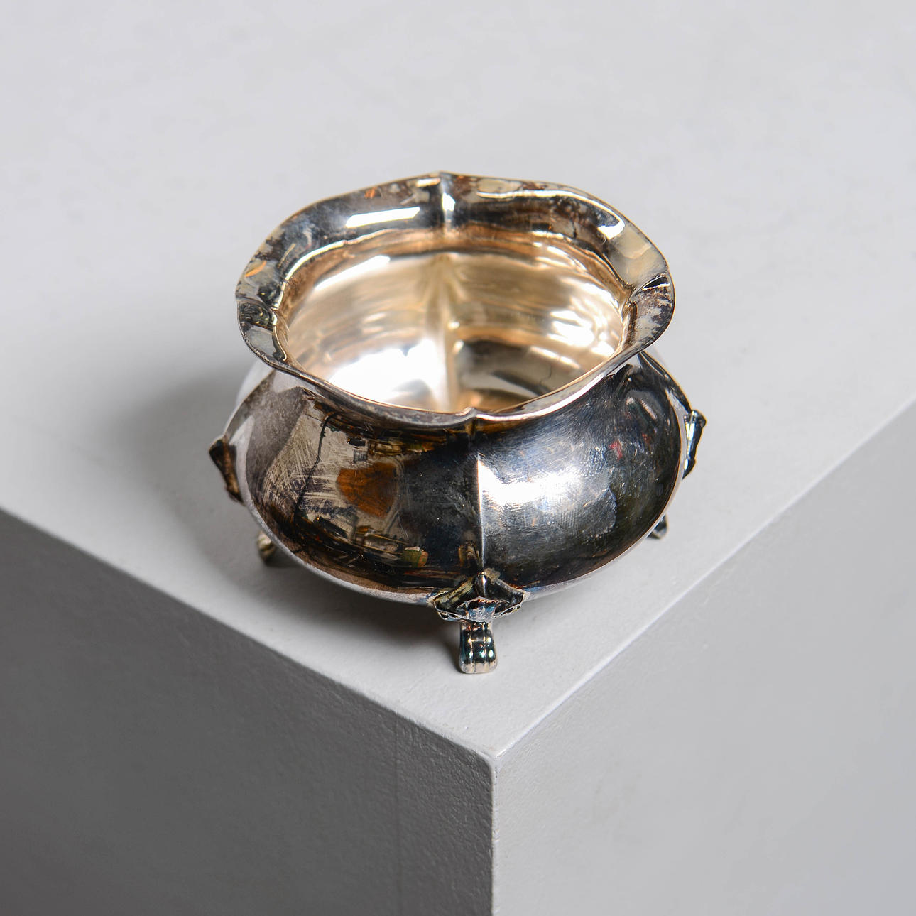 Ein Salzbehälter, Sterlingsilber, Rokoko-Stil.