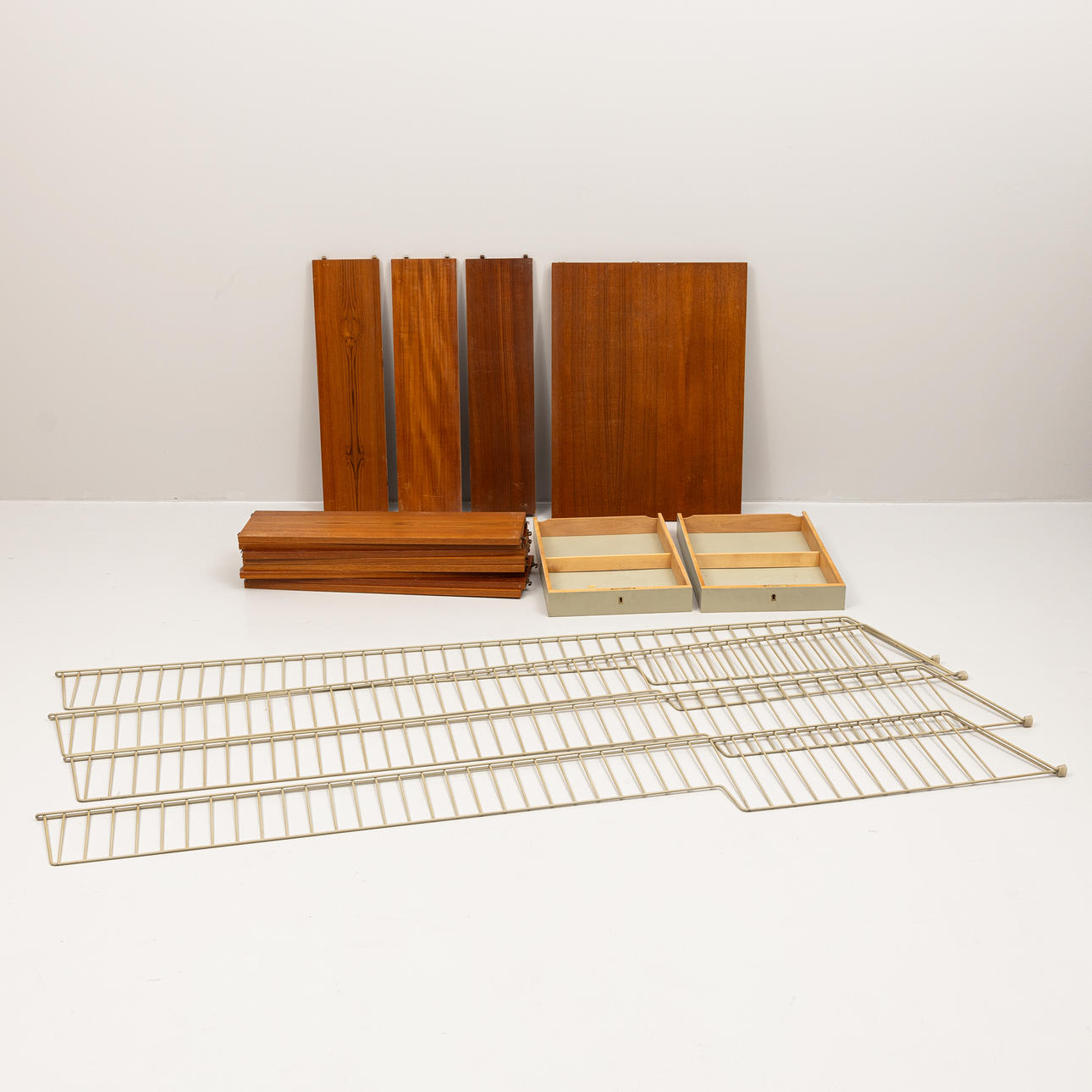 A string shelf, 18 pieces, second half of the 20th century.