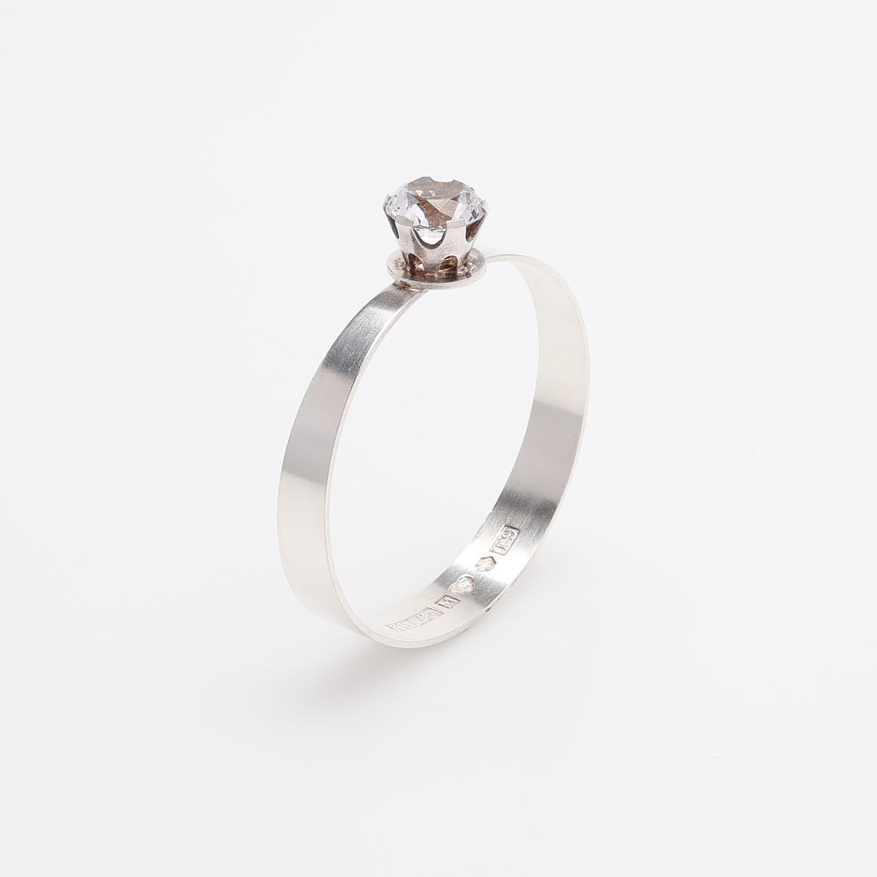 A SILVER & ROCK CRYSTAL BANGLE, GUSTAF DAHLGREN & CO., MALMÖ, 1969.