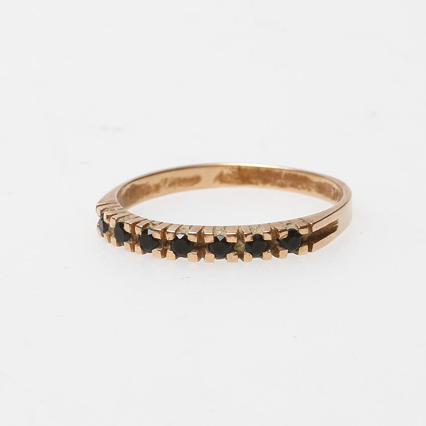 RING MED STENAR, 18k guld, vikt ca 2,2 gr.