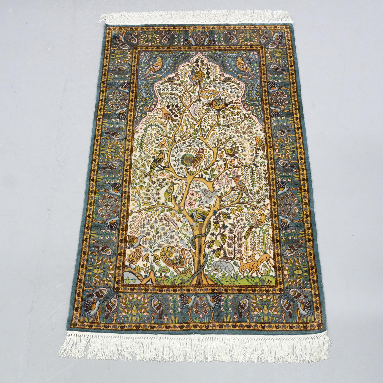 ORIENTAL HANDMADE PRAYER MAT WITH SILK ELEMENTS.