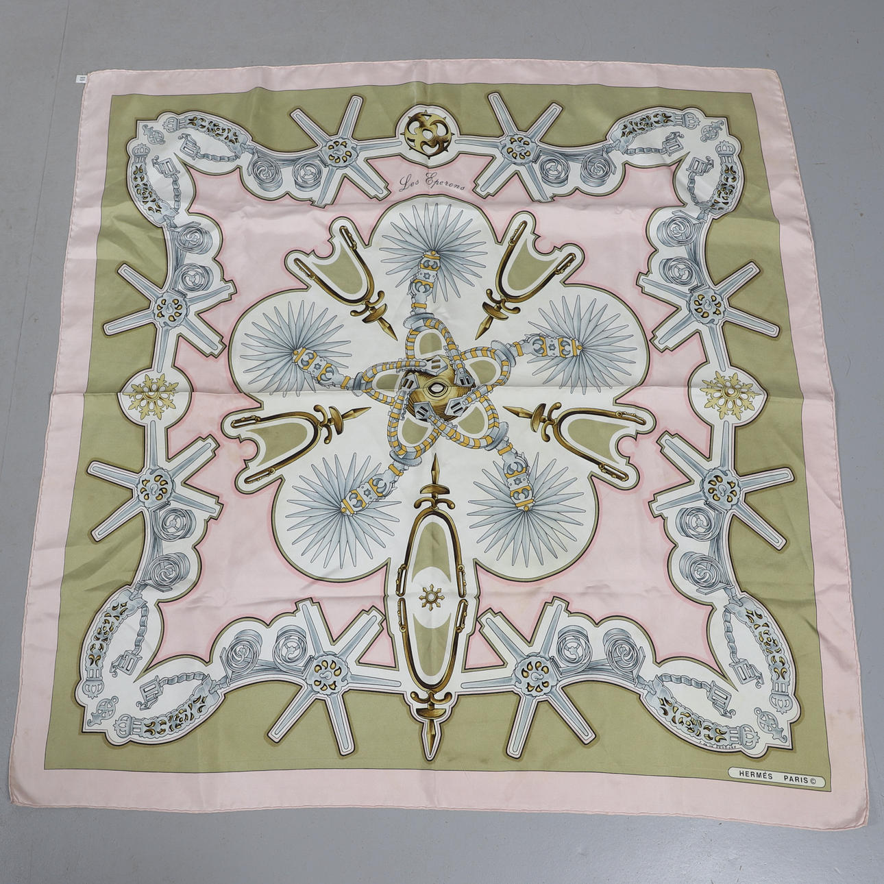 HERMES DE PARÍS: PAÑUELO DE SEDA - 'LES EPERONS'.