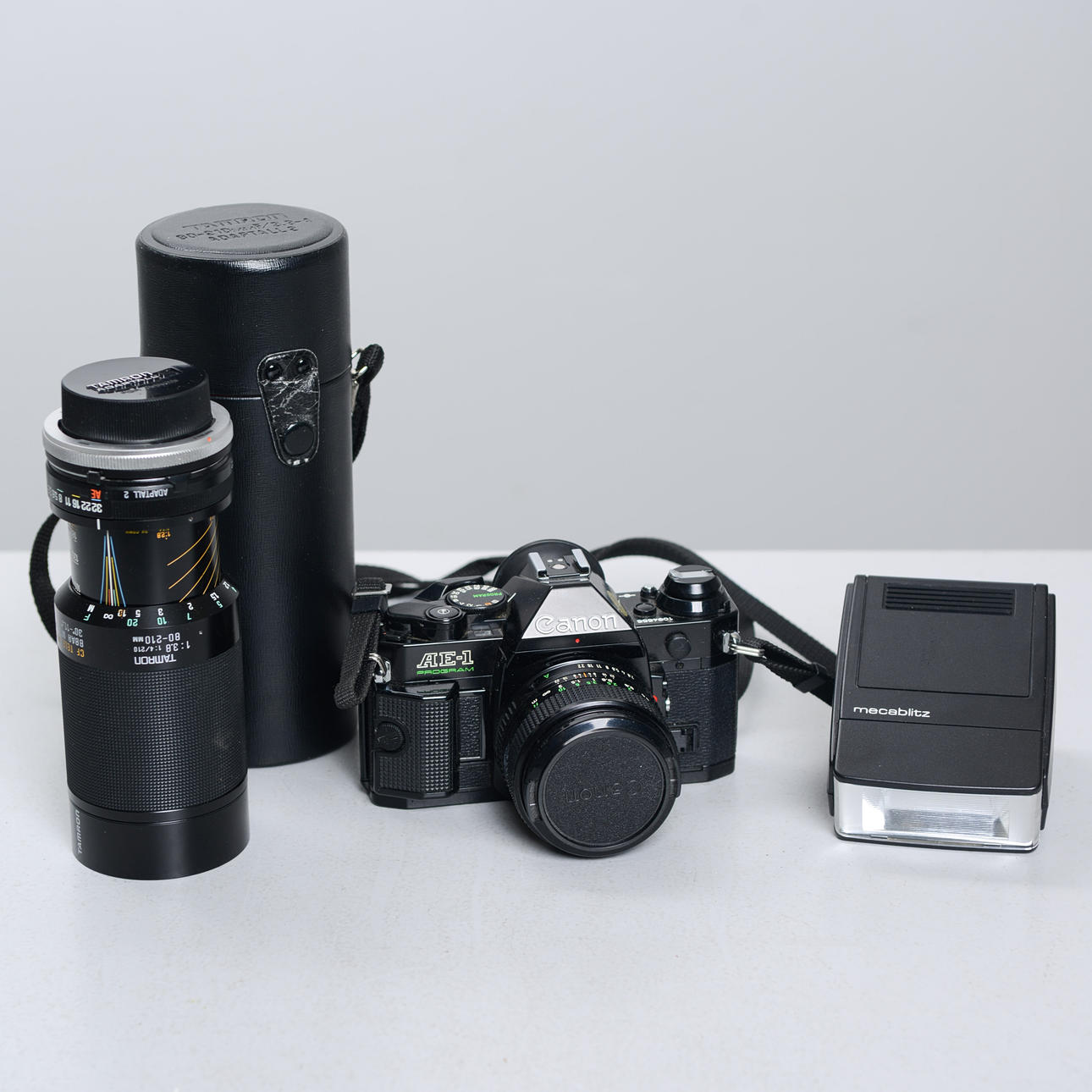 MIRROR REFLEX CAMERA, “Canon AE-1", with accessories.