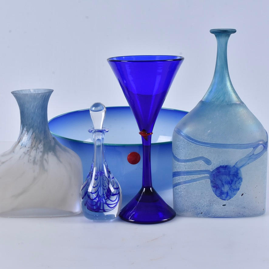 GLASS OBJECTS, 5 pieces, including Bertil Vallien, Kosta.