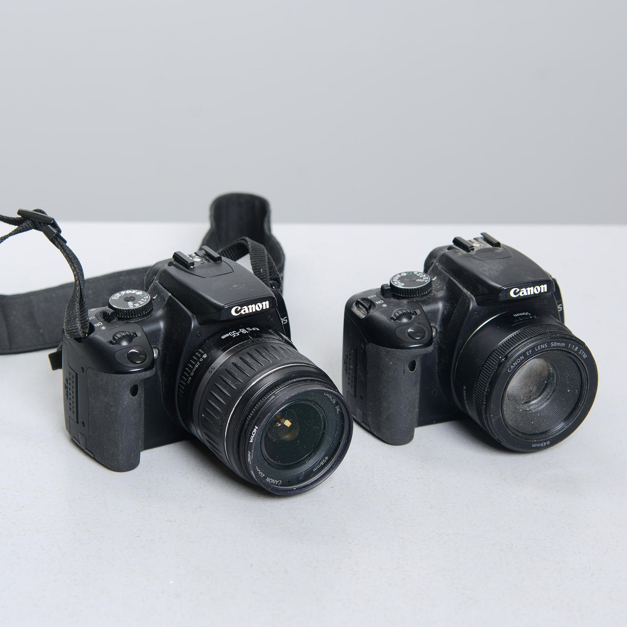 DIGITALKAMERAS, 2 Stück, „Canon EOS 400D“.