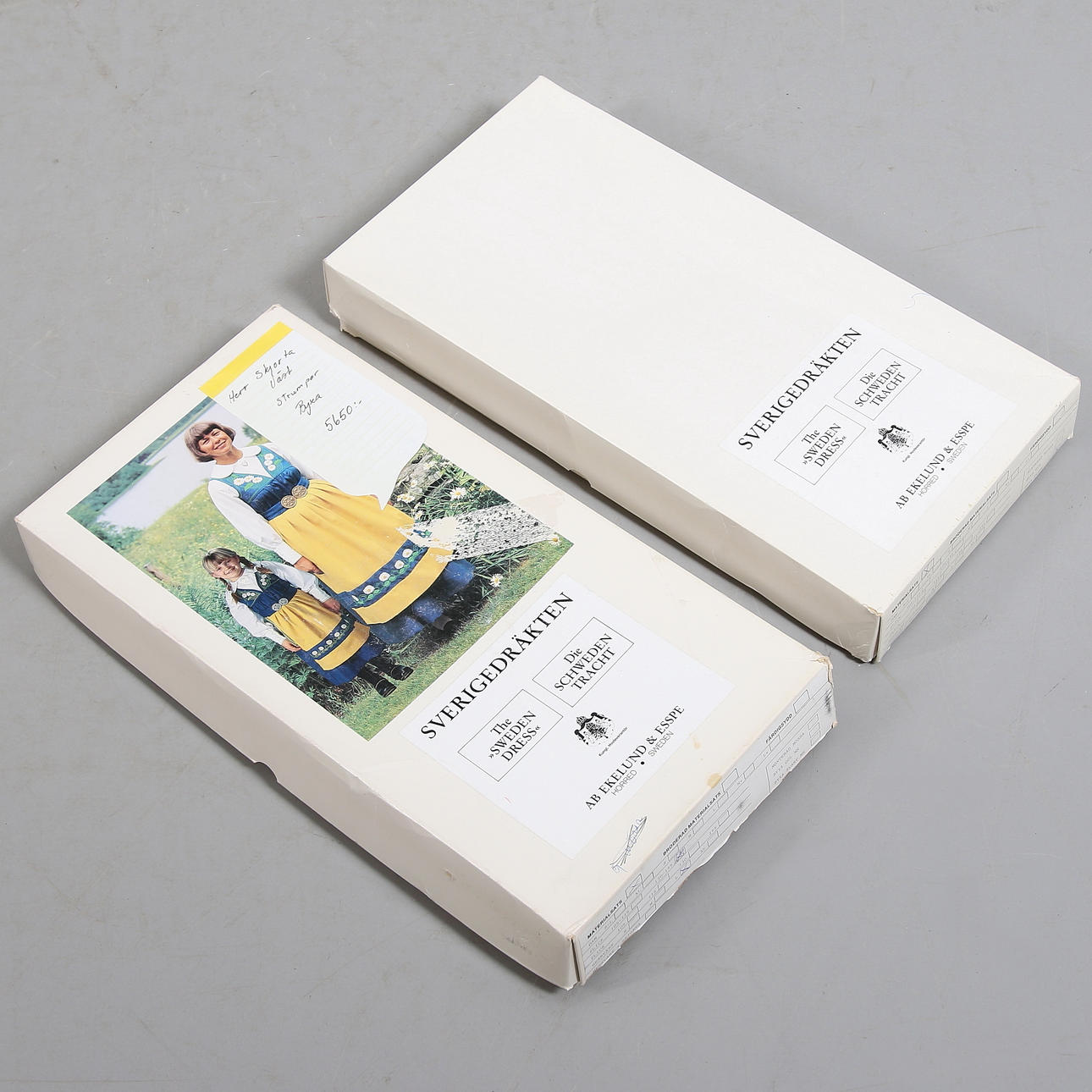 MATERIAL till SVERIGEDRÄKTEN, herr, väst, strumpor, byxor och skjorta, AB Ekelund & Esspe, Horred, Sverige. Strl. L-XL.