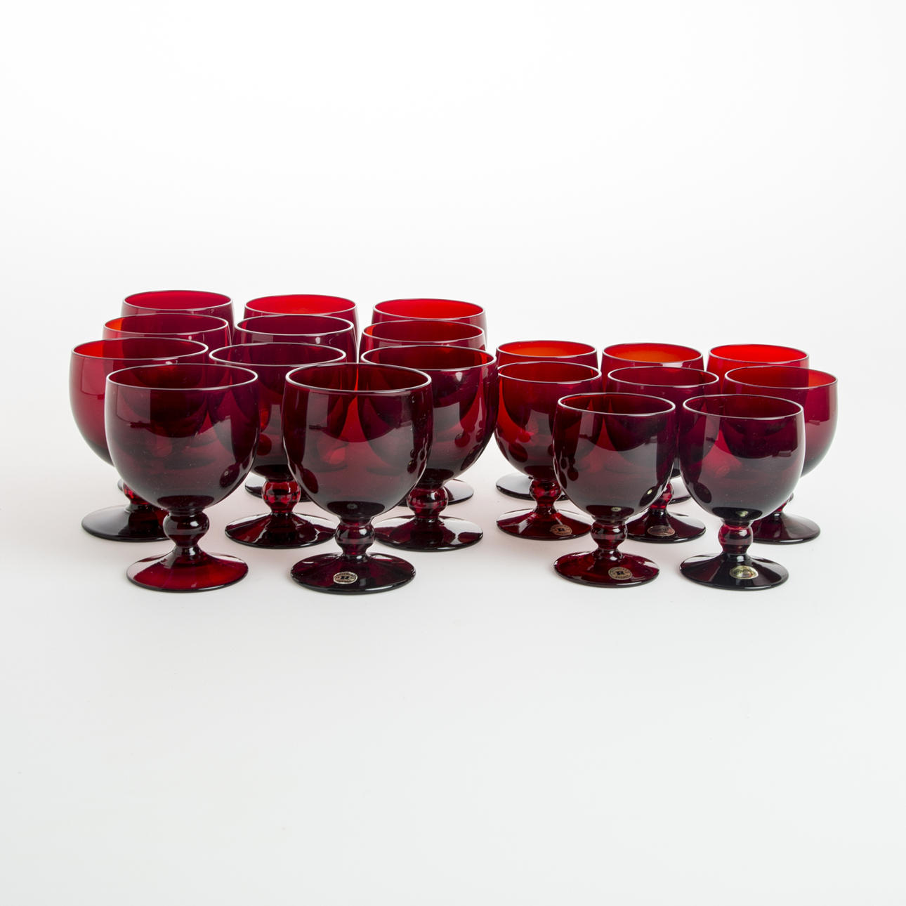 GLASSERVISDLAR, rött glas, Monica Bratt, Reijmyre.