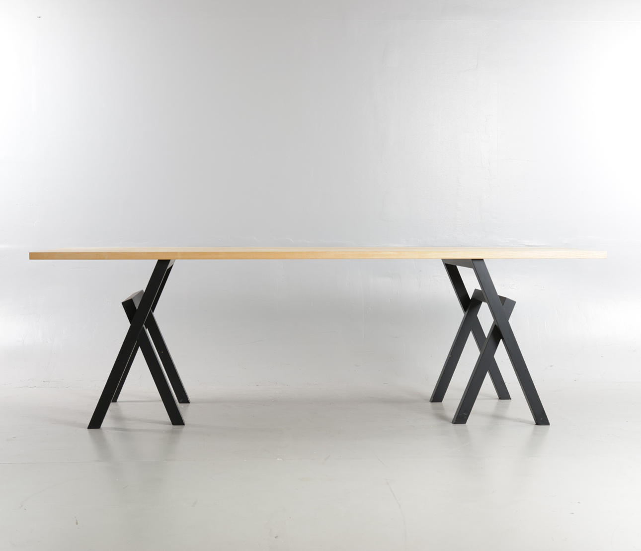 SØREN ULRIK PETERSEN. Long table, plate on two racks, solid ash.