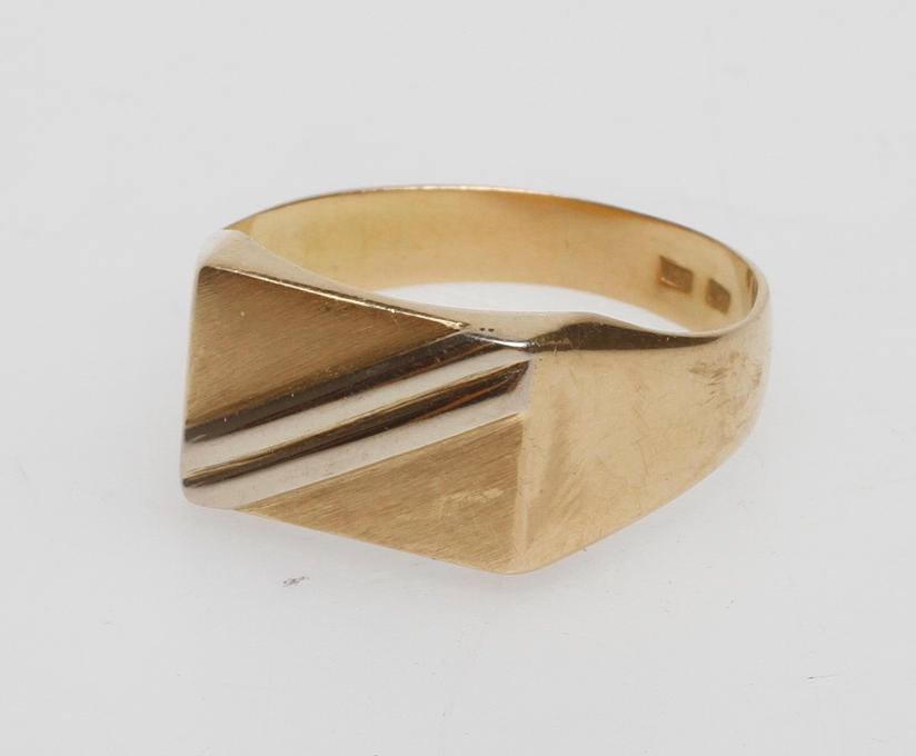 KLACKRING, 18k guld, vikt ca 3,5 gr.