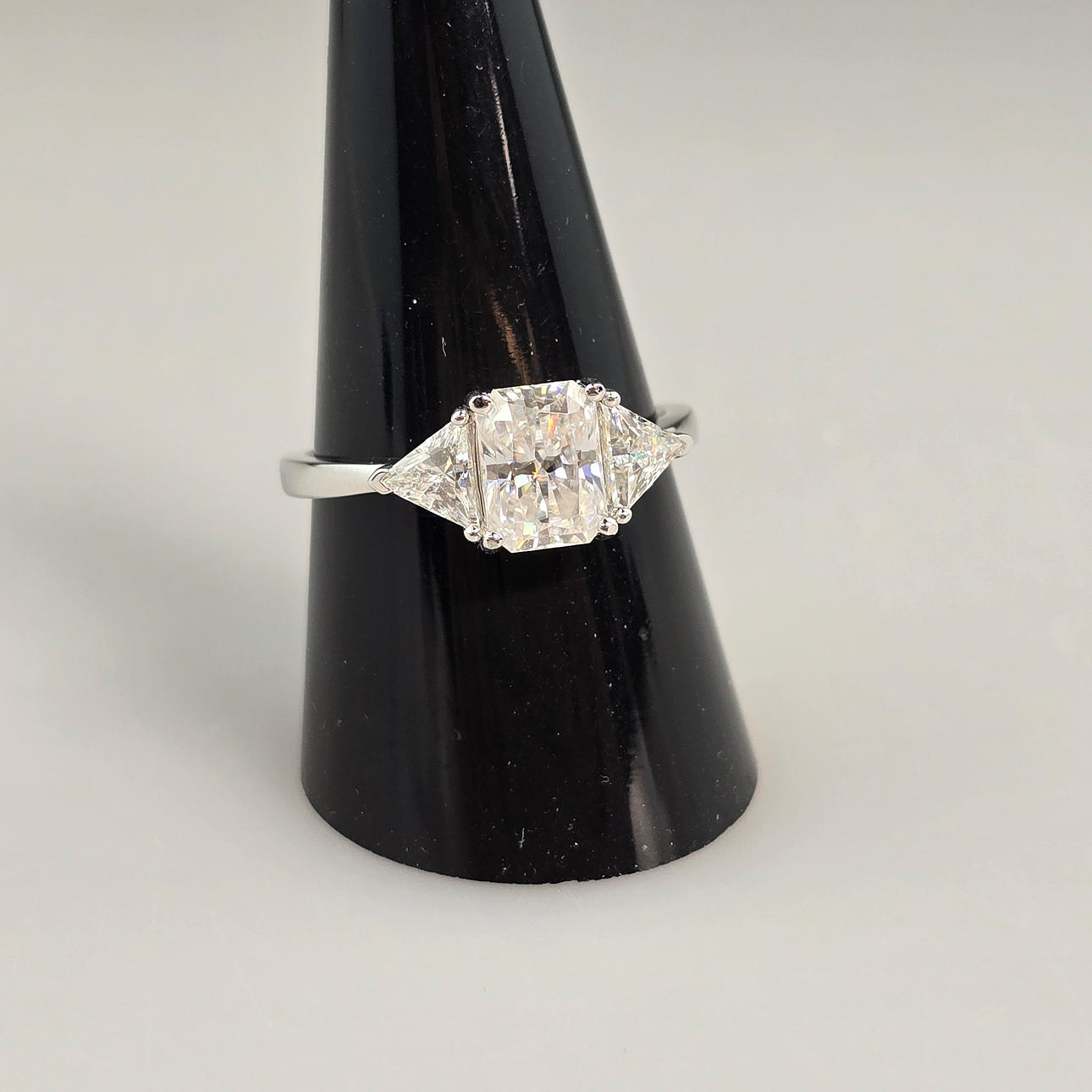 - Ring - 925 silver, radiant moissanite, 2.00 ct.