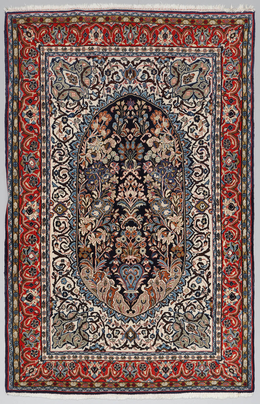 A handmade Saruk rug, Oriental.