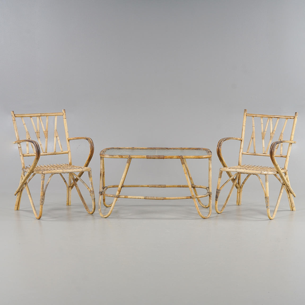 PAJUKALUSTEET Bambu & rottinki, 1900-luvun puoliväli.