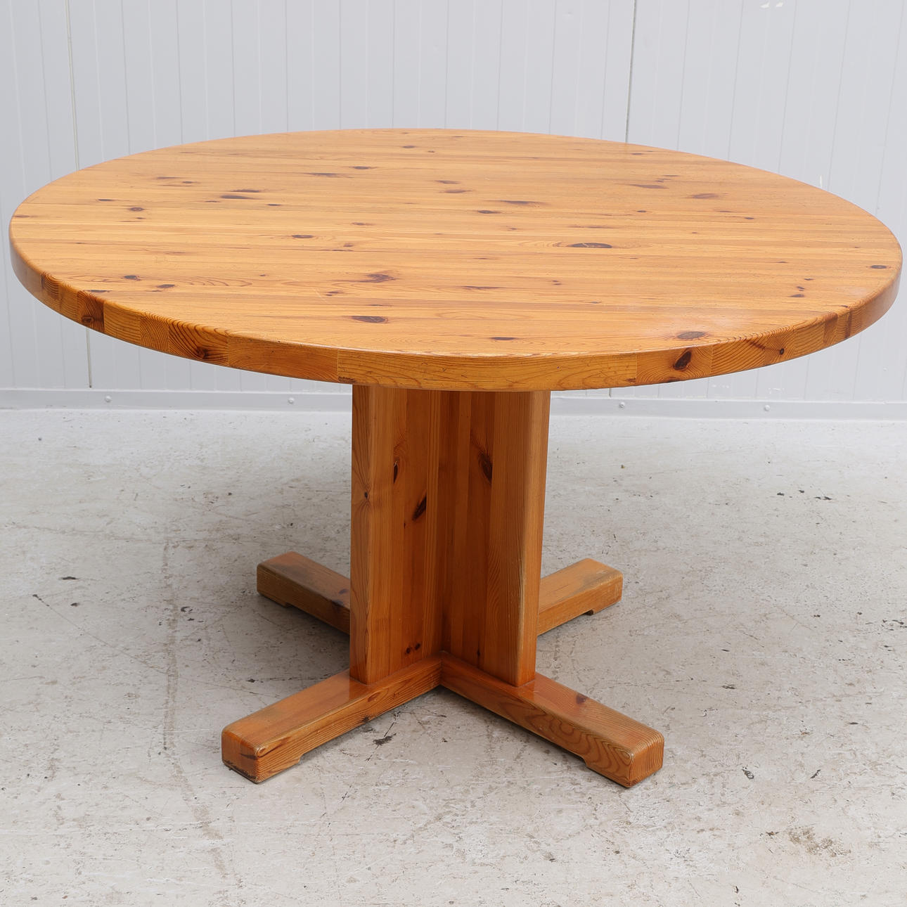 DINING TABLE with 2 inserts, pine, later half of the 20th century.