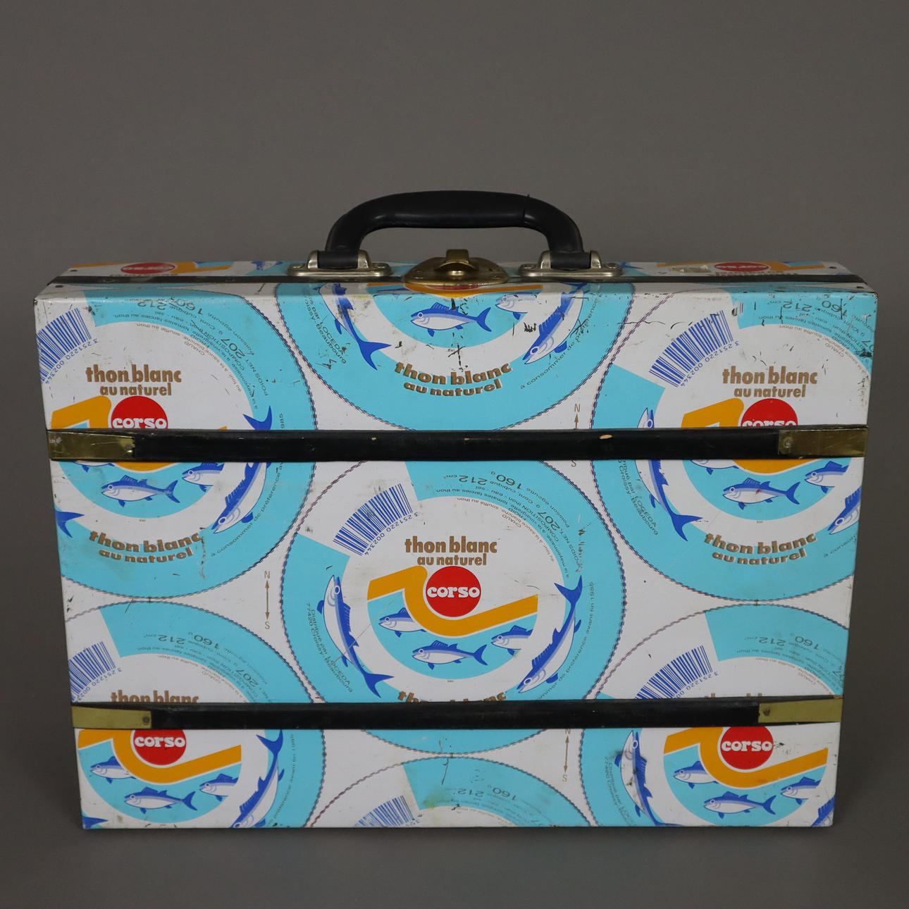 - OLD SUITCASE WITH COMIC ILLUSTRATIONS.