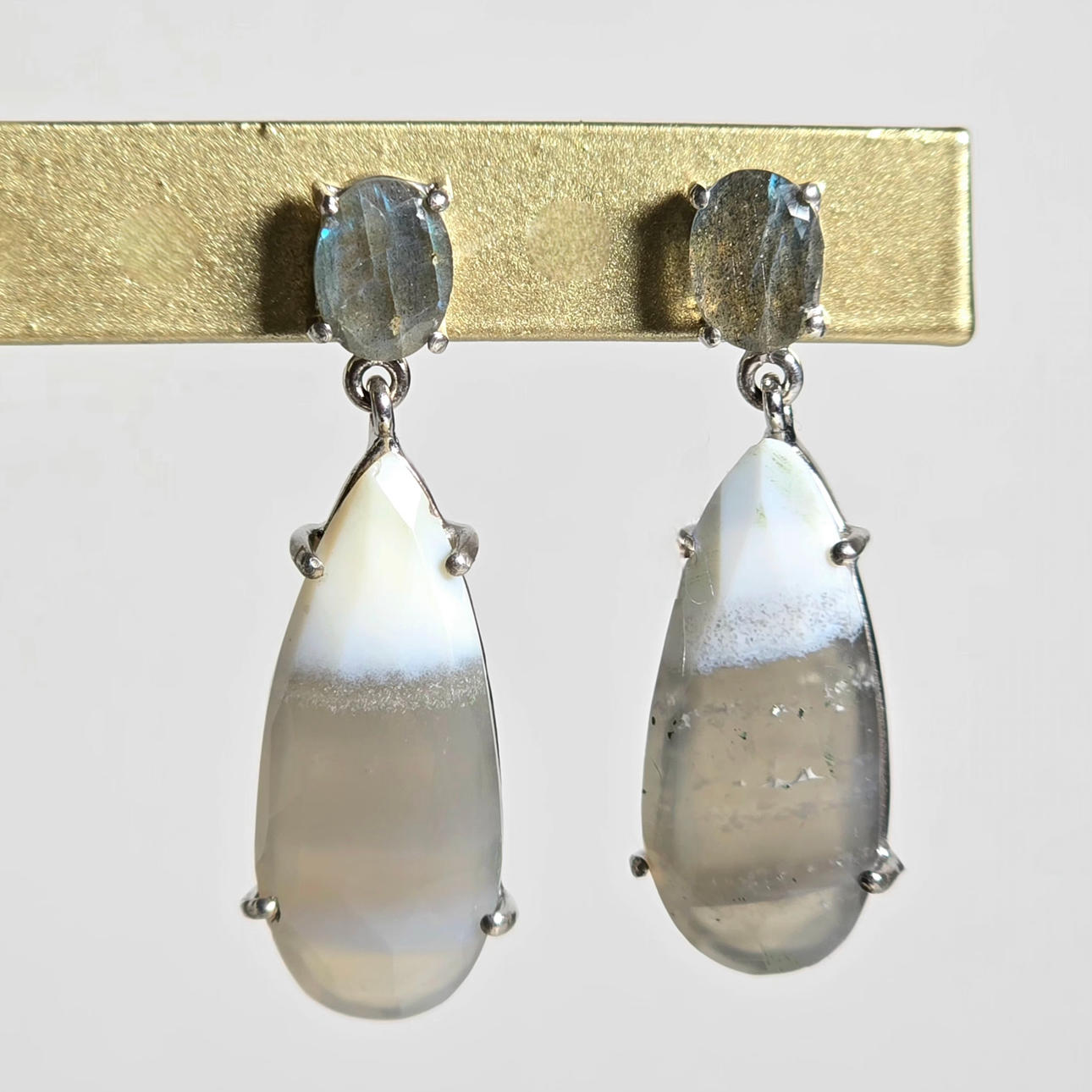 NATURAL LABRADORITE AND AGATE EARRINGS WITH SILVER FRAME.