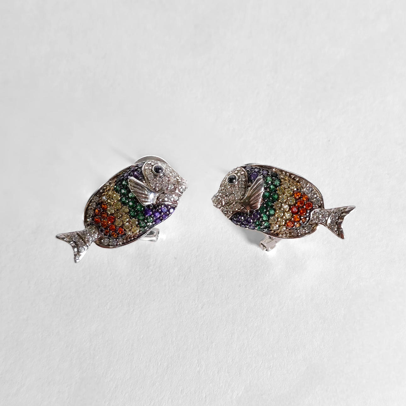 SILVER EARRINGS WITH FISH WITH COLORED ZIRCONS.