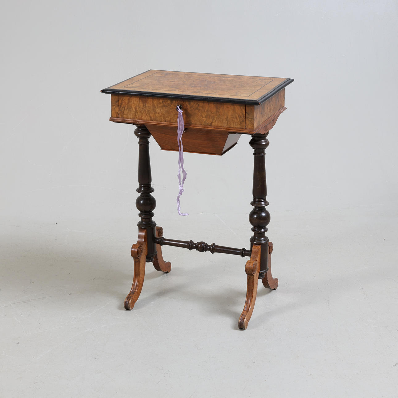 A SEWING TABLE, early 20th century.