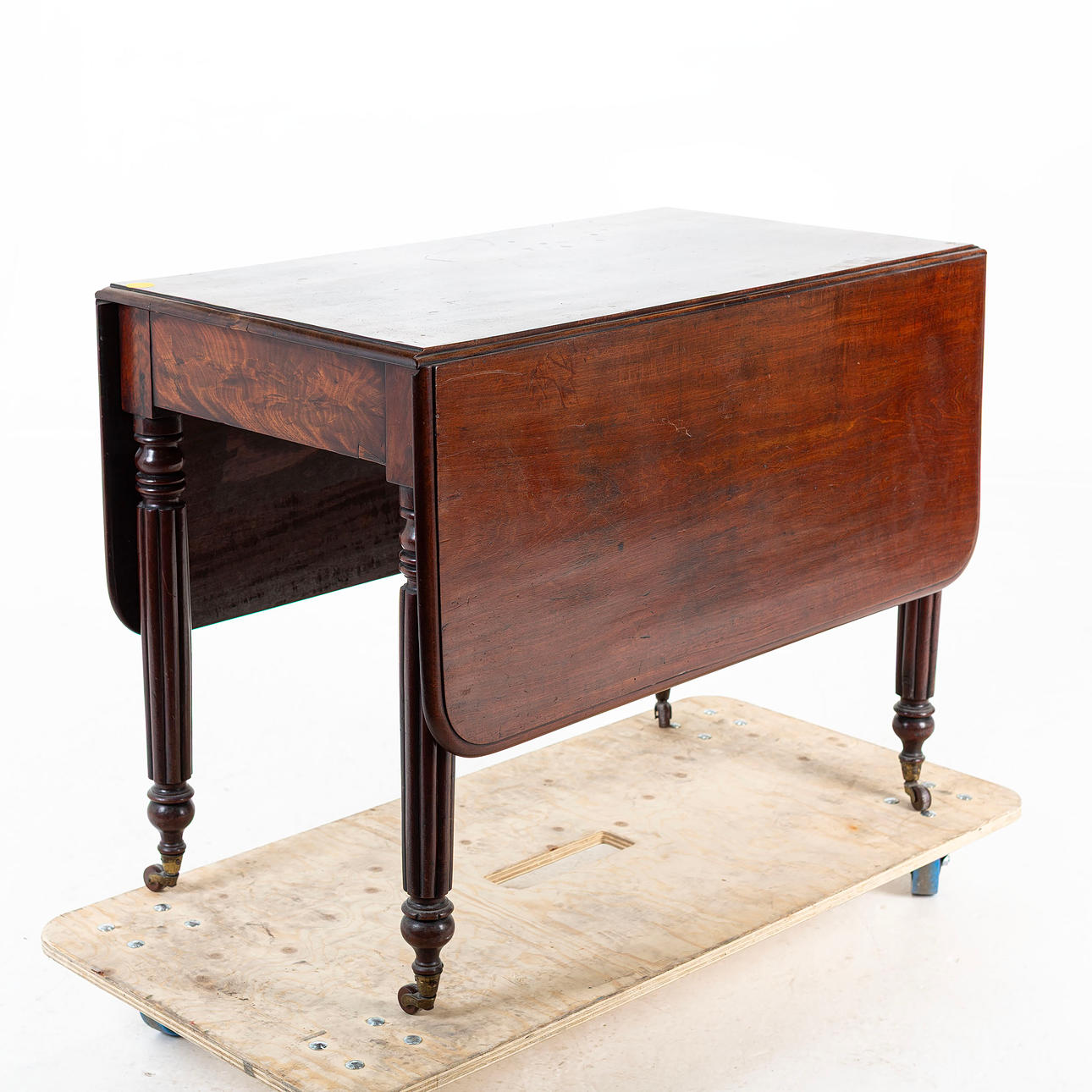 A mahogany folding table with cardigans, England.