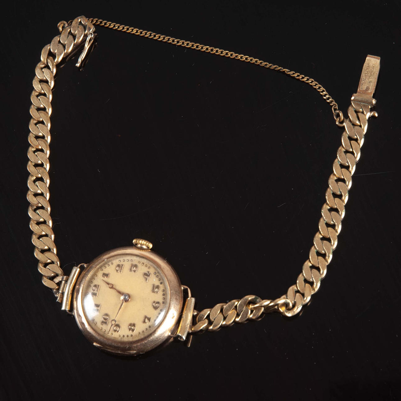 ARMBÅNDSUR TIL KVINDER 14K GULD.