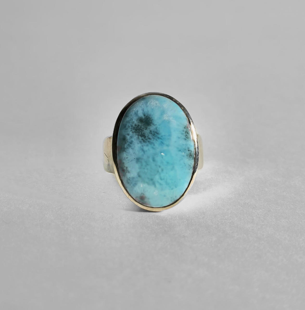SILVER RING WITH OVAL LARIMAR.