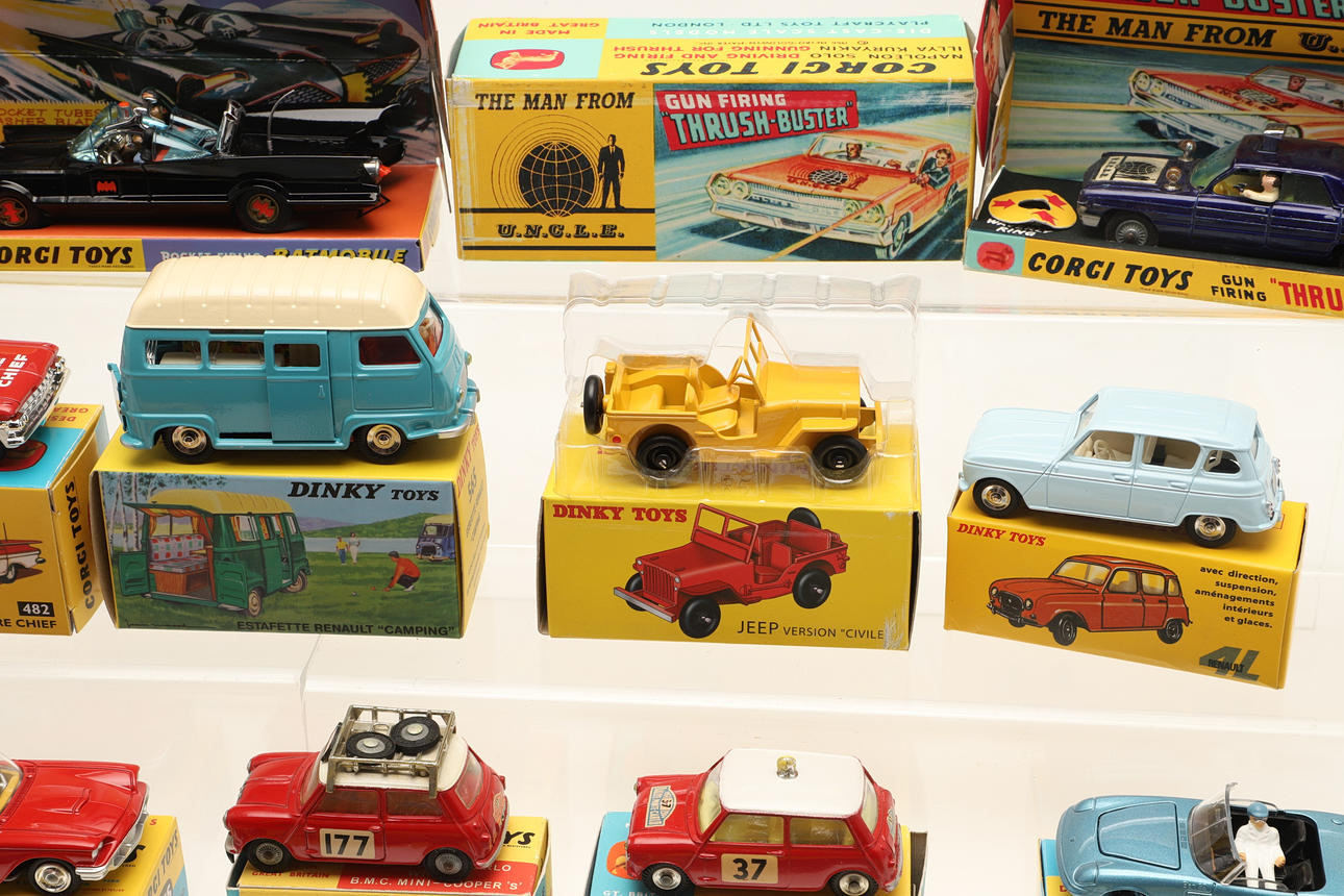 DINKY TOYS & CORGI TOYS - REPRODUCTION BOXED MODELS. Toys - Model