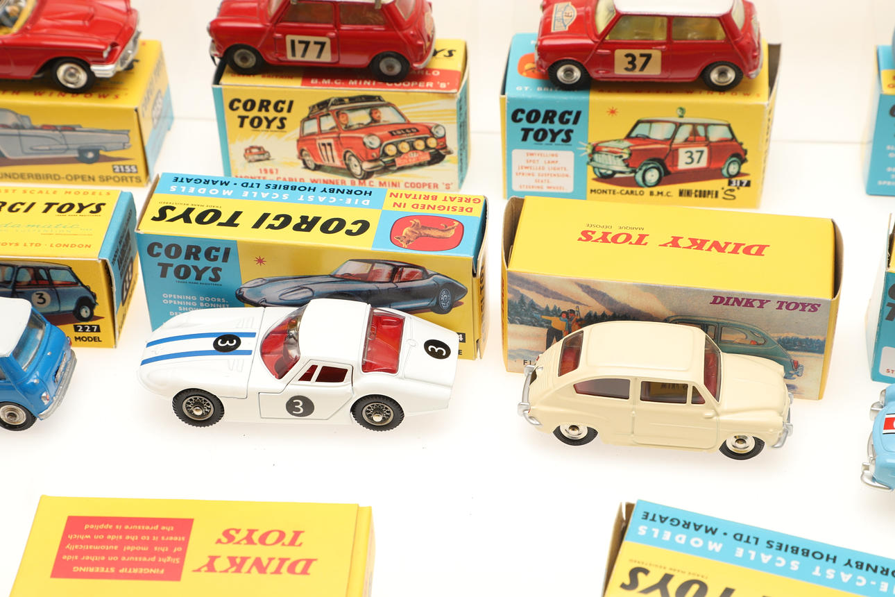 DINKY TOYS & CORGI TOYS - REPRODUCTION BOXED MODELS. Toys - Model