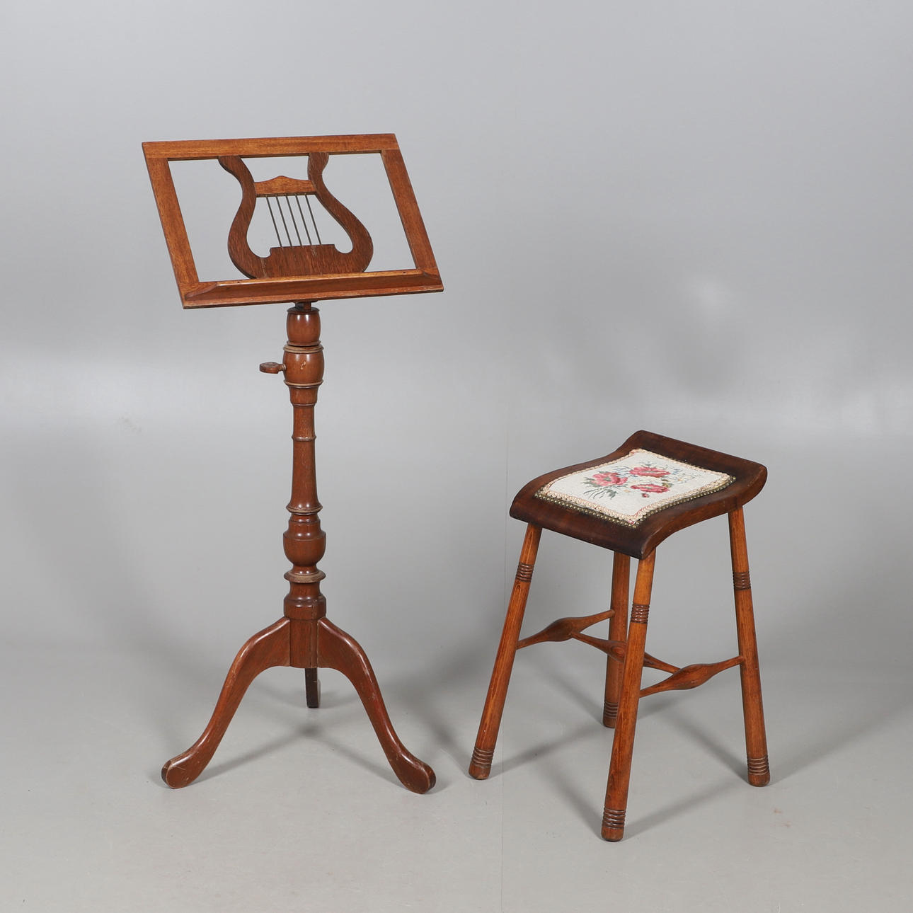 AN EDWARDIAN ADJUSTABLE HEIGHT MUSIC STAND, AND A BEECH & WALNUT FRAMED CELLIST'S STOOL.