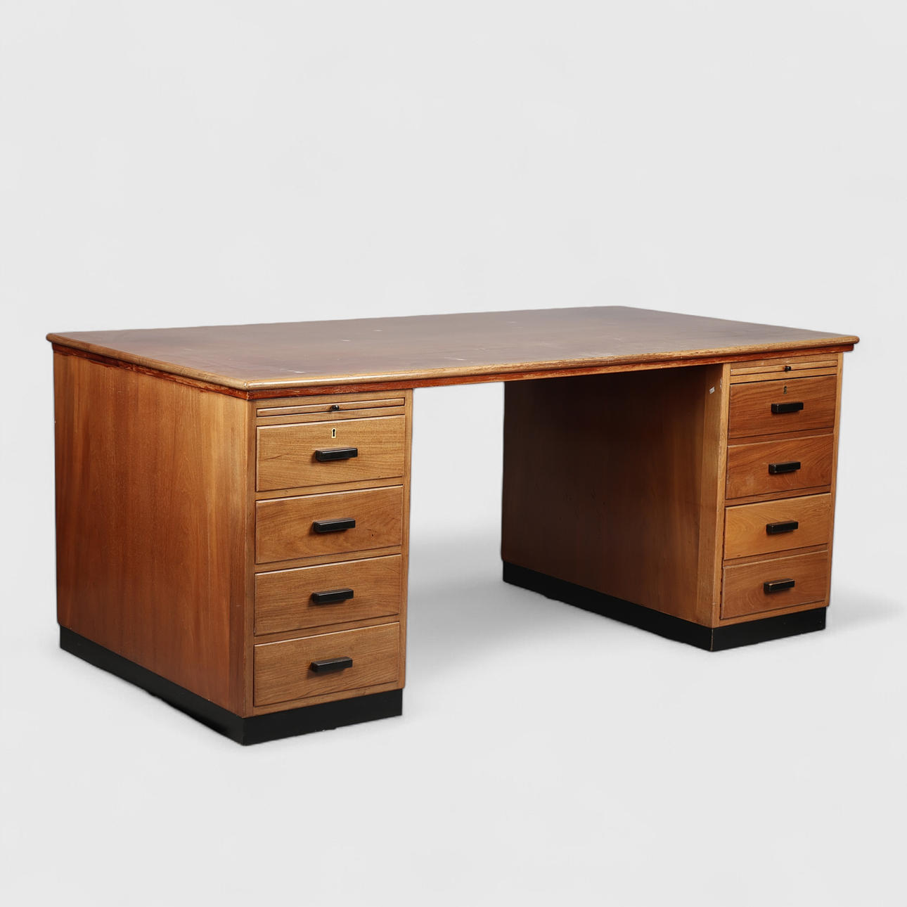 Freestanding mahogany desk with four drawers and two pull-out plates, Rud. Rasmussen's Snedkerier, Denmark, first half of the 20th century.