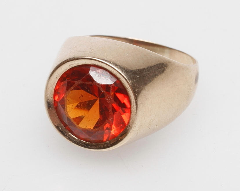 RING, 14k guld, med större sten, total vikt ca 5,8 gr.
